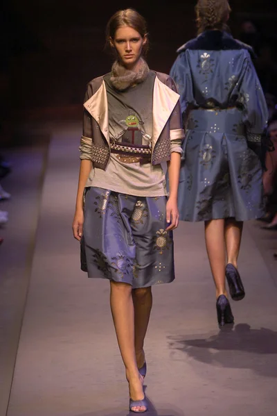 Look 50